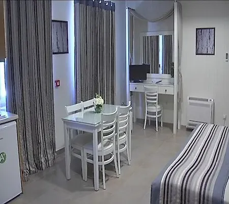 Апарт-отель Mantinia Bay