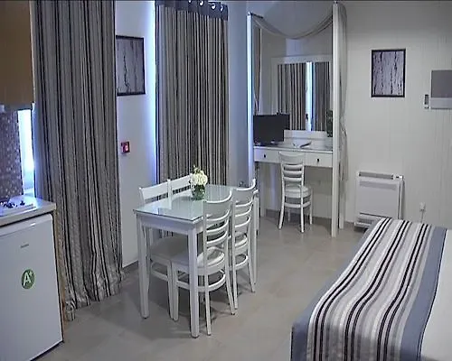 Aparthotel Mantinia Bay